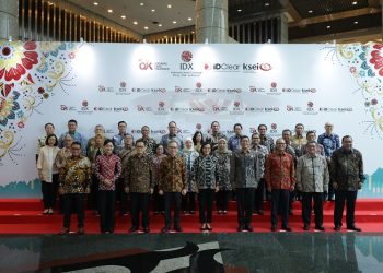 Momen foto bersama usai penutupan perdagangan Bursa Efek Indonesia [dok OJK]