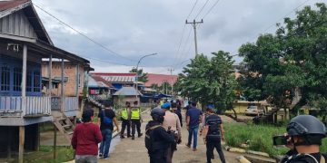 Tim gabungan Polda Jambi saat menyisir pemukiman warga di Pulau Pandan [Dok Istimewa]