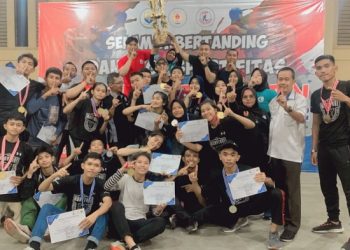 momen poto bersama para atlet Muaythai [Dok Reza]
