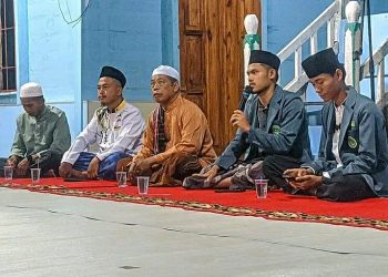 PAC IPNU Kecamatan Pengabuan, M Arbain (yang memegang mikrofon). [dok istimewa]