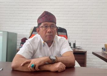 Executive General Manager (EGM) Bandara Sultan Thaha Jambi, Siswanto Singodimedjo saat di wawancara diruang kerjanya, Senin (19/12/2022). [Foto Wahyu Jati]