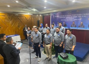Sebanyak 12 orang pengurus DPC PJS Pekanbaru resmi dilantik di Ballroom Hotel Mayang Garden, Senin (19/12/2022). [dok PJS]