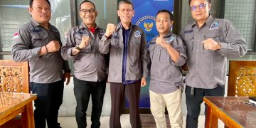 Pengurus Dewan Pimpinan Daerah Pemerhati Jurnalis Siber (DPD PJS) Sumut melakukan pertemuan dengan Kepala Badan Narkotika Nasional (BNN) Provinsi Sumut Brigjen Toga H Panjaitan di Jalan Pancing, Jumat (23/12/2022). [dok PJS]