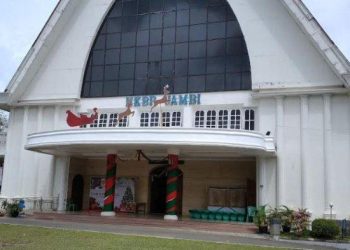 Persiapan Natal di Gereja Huria Kristen Batak Protestan (HKBP) Kota Baru Jambi, Sabtu (24/12/2022).
[Charles/Aurduri.com]