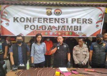 Konferensi pers Polda Jambi terkait kasus begal yang terjadi di Mayang, Kota Jambi pada Minggu dini hari (25/12/2022) lalu. [Foto Nasution]