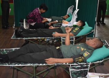 Kegiatan donor darah yang dilakukan Korem 042/Gapu dalam rangka menyambut Hari Ulang Tahun (HUT) yang ke-77 Kodam II/Swj. [Foto Penrem 042/Gapu]