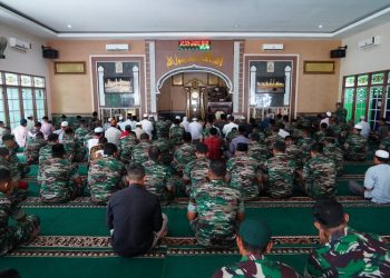 Keluarga Besar Korem 042/Gapu menggelar doa bersama di Masjid At Taqwa Makorem 042/Gapu, Jalan Jenderal Urip Sumoharjo, Kelurahan Sungaiputri, Kecamatan Danausipin, Kota Jambi, Jumat (30/12/2022). [Foto Penrem 042/Gapu]