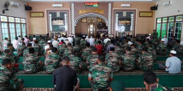Keluarga Besar Korem 042/Gapu menggelar doa bersama di Masjid At Taqwa Makorem 042/Gapu, Jalan Jenderal Urip Sumoharjo, Kelurahan Sungaiputri, Kecamatan Danausipin, Kota Jambi, Jumat (30/12/2022). [Foto Penrem 042/Gapu]