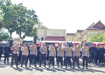 Apel gabungan Personel Operasi Lilin dan Personel Siaga Kontijensi di lapangan Mapolda Jambi, Sabtu (31/12/2022). [Foto Humas Polda Jambi]