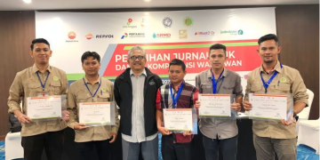 Poto peserta UKW bersama Penguji Lembaga Pers Dr. Soetomo [dok istimewa]