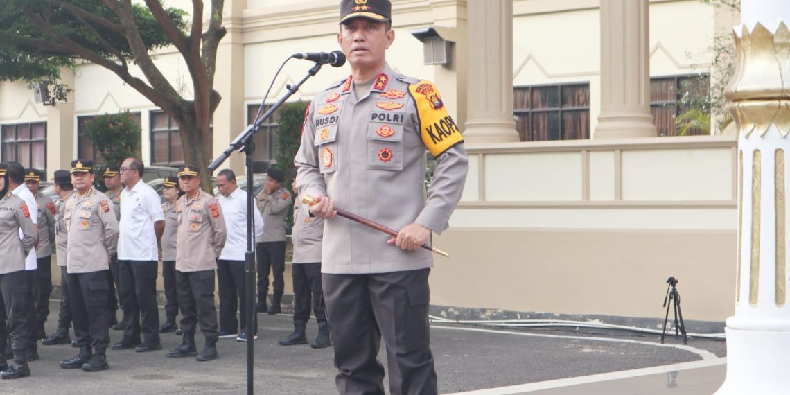 Kapolda Jambi saat memimpin apel perdana 2023, Senin (2/1/2023). [Foto Humas Polda Jambi]