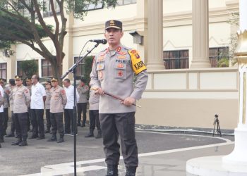 Kapolda Jambi saat memimpin apel perdana 2023, Senin (2/1/2023). [Foto Humas Polda Jambi]
