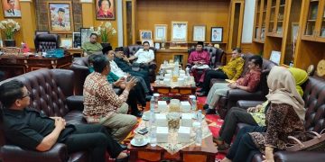 Kunjungan Anggota Komisi II DPRD Kota Jambi ke DPRD Provinsi Jambi. [dok Aurduri.com/Reza]