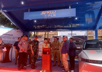 Peresmian Stasiun Pengisian Kendaraan Listrik Umum pertama di Provinsi Jambi, yang diselenggarakan di Kantor PLN UP3 Jambi, Selasa (10/12/2023). [Dok Aurduri.com/Wahyu]