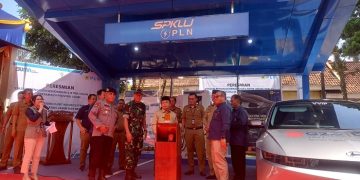 Peresmian Stasiun Pengisian Kendaraan Listrik Umum pertama di Provinsi Jambi, yang diselenggarakan di Kantor PLN UP3 Jambi, Selasa (10/12/2023). [Dok Aurduri.com/Wahyu]