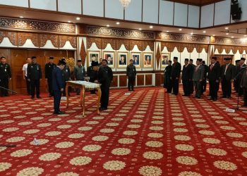 Pelantikan Pejabat Eselon III Pemprov Jambi di aula rumah dinas Gubernur Jambi, Jumat (13/01/2023). [Dok Diskominfo Provinsi Jambi]