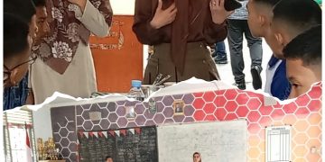 Eka Marlina saat melakukan kunjungan ke SMA Titian Teras, Selasa (17/1/2023). [dok Aurduri.com/Wahyu]