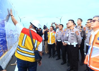 Kakorlanta Polri beserta rombongan meninjau jalur pantai selatan pulau Jawa, Sabtu (21/1/2023). [Foto Humas Polri]