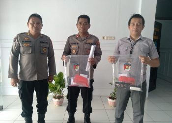 Satnarkoba Polres Pohuwato saat mengamankan barang bukti di TKP, Senin (23/01/2023). [dok PJS/Vanda Waraga]