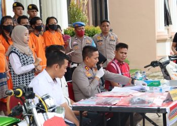 Konferensi pers pengungkapan kasus Narkoba di Mapolres Tanjab Barat, Rabu (25/1/2023). [Foto Aurduri.com/Wahyu]