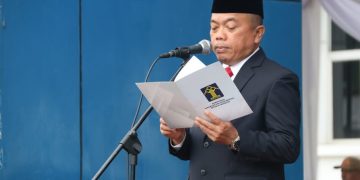 Gubernur Jambi Al Haris, menjadi inspektur upacara pada acara Hari Bhakti ke 73 Imigrasi Tahun 2023, di Halaman Kantor Wilayah Kementerian Hukum dan Hak Asasi Manusia (Kanwil Kemenkumham) Provinsi Jambi, Kamis (26/01/2023). [Foto: Diskominfo Provinsi Jambi/Agus]