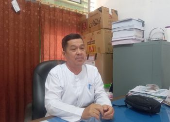 Kepala Dinas (Kadis) DP3AP2KB Tanjab Barat, M Yunus, saat ditemui di ruangannya, Jumat (27/1/2023). (Foto Aurduri.com/Wahyu Jati)