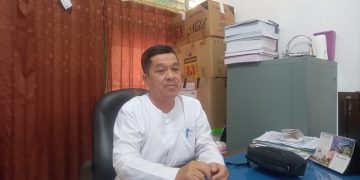 Kepala Dinas (Kadis) DP3AP2KB Tanjab Barat, M Yunus, saat ditemui di ruangannya, Jumat (27/1/2023). (Foto Aurduri.com/Wahyu Jati)