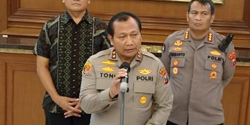 Kapolda Jawa Timur, Irjen Pol Toni Harmanto, saat konfrensi pers di Gedung Tribrata Mapolda Jatim [dok Humas Polda Jatim]