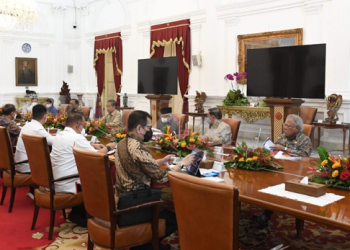 Presiden Joko Widodo memimpin rapat terbatas di Istana Merdeka, Jakarta, Rabu (25/1/2023). [Foto: BPMI Setpres/Kris]
