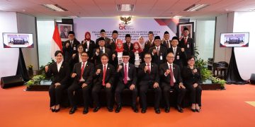 Ketua Dewan Komisioner OJK, Mahendra Siregar, pada acara pelantikan yang juga dihadiri oleh jajaran Dewan Komisioner OJK di Kantor OJK Wisma Mulia 2, Jakarta, Rabu (1/2/2023). [Foto Humas OJK]