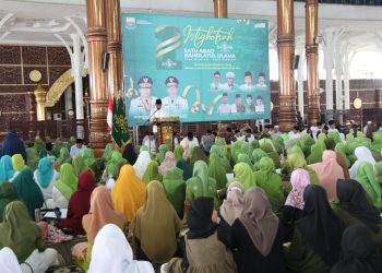 Sani saat menghadiri Istighotsah Memperingati 1 Abad Nahdlatul Ulama, yang berlangsung di Masjid Agung Al Falah Jambi, Sabtu, (04/02/2023). [dok Agus Suprianto]