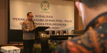 Kadiv Humas Polri, Irjen Pol Dedi Prasetyo saat membacakan amanat Kapolri dalam acara sosialisasi peran kerjasama dalam rangka perlindungan kemerdekaan pers pada momentum HPN 2023, Selasa (7/2/2023). [dok Divisi Humas Polri]