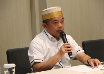 Gubernur Jambi, Al Haris, saat rapat bersama tiga perusahaan batu bara membahas jalan khusus angkutan batu bara, di Hotel Mercure Kemayoran, Jakarta, Selasa malam (7/2/2023). [Foto Diskominfo Provinsi Jambi/Agus Supriyanto]