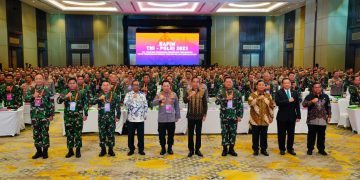 Moment Foto bersama Presiden Joko Widodo dalam Rapat Pimpinan TNI-Polri 2023 di Jakarta, Rabu (8/2/2023). [Foto Penrem 042/Gapu]