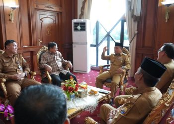 Gubernur Jambi, Al Haris menerima Audiensi dari PASI Provinsi Jambi, bertempat di Ruang Kerja Gubernur Jambi, Kantor Gubernur Jambi, Senin (13/02/2023). [Foto Diskominfo Jambi/Novriansah]