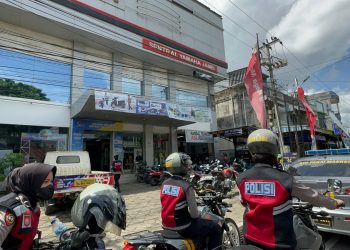 Polwan Ditsamapta Polda Jambi melakukan patroli keliling Kota Jambi pada Selasa pagi (14/2/2023). [Foto Humas Polda Jambi]