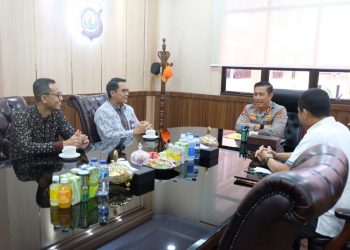 Kapolda Jambi menerima kunjungan silaturahmi Kepala BI Jambi beserta rombongan di Mapolda Jambi, Rabu (15/2/2023). [Foto Humas Polda Jambi]