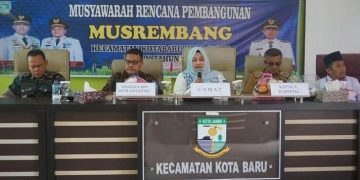Wakil Ketua DPRD Pangeran Simanjuntak, anggota DPRD Jasrul dan Syofni Herawati saat Hadiri Musrenbang Kecamatan di aula Kantor Kecamatan Kota Baru Selasa (7/2/2023. [dok. Aurduri.com/Reza]