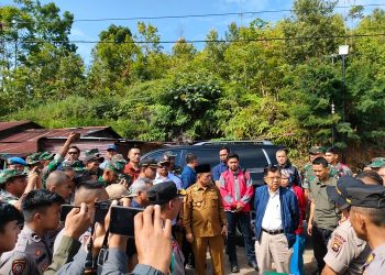 Mantan Wakil Presiden Republik Indonesia (RI), Jusuf Kalla, mengunjungi Posko evakuasi insiden helikopter yang ditumpangi Kapolda Jambi dan rombongan, di Tamiai, Kecamatan Batangmerangin. (Foto Riki]