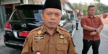 Gubernur Jambi, Al Haris, saat diwawancarai awak media. [Foto Riki]