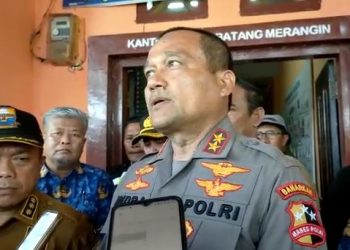 Kakorpolairut Baharkam Polri, Irjen Pol Indra Miza, Saat diwawancarai awak media. [Foto Aurduri.com]