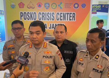 Kabid Humas Polda Jambi, Kombes Pol Mulia Prianto saat memberikan keterangan pers. [Foto Humas Polda Jambi]