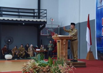 Gubernur Al Haris saat menyampaikan kata sambutan pada Rakor Penguatan Kelembagaan Desa se Provinsi Jambi di DEJ Convention Hall Kota Sungai Penuh, Selasa (28/02/2023). [Foto: Diskominfo Provinsi Jambi/Harun]