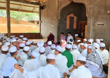 Gubernur Jambi, Al Haris bersilaturahmi ke Pondok pesantren (Ponpes) Raudhatut Tholibin di Rantau Ikil, Kecamatan Jujuhan, Kabupaten Bungo, Rabu (01/03/2023). [Foto: Riki]