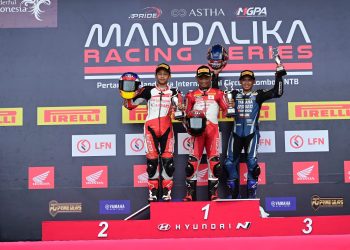 Pebalap  AHRT Rheza Danica Ahrens berhasil meraih podium tertinggi  di seri perdana ajang Kejurnas Mandalika Racing Series di Pertamina Mandalika International Street Circuit, Nusa Tenggara Barat yang dihelat pada hari Sabtu dan Minggu, 4 - 5 Maret 2023. [Foto: AHM]