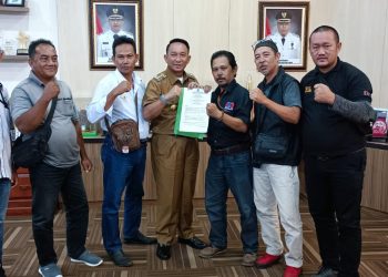 Pengurus DPC Beltim saat diterima Bupati. [Foto: PJS Belitung Timur]