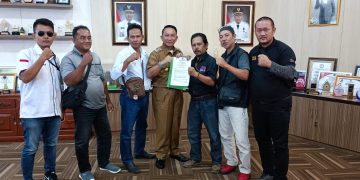 Pengurus DPC Beltim saat diterima Bupati. [Foto: PJS Belitung Timur]