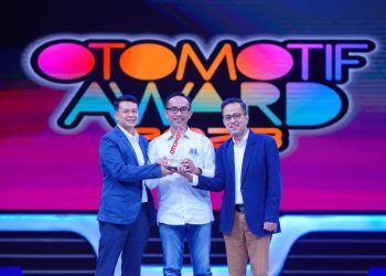 Skutik penjelajah Honda ADV160 meraih Bike of The Year pada ajang Otomotif Award 2023 yang digelar Tabloid Otomotif (27/03). [Dok. AHM]