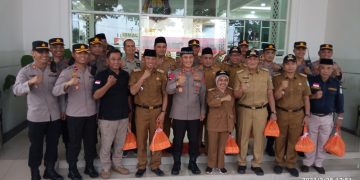 Momen foto bersama Kapolda Jambi bersama para Camat se Kota Jambi di acara launching mobil takjil di Mapolda Jambi, Sabtu (25/3/2023). [Foto: Aurduri.com/Ega Erlangga]