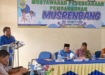 Ketua DPRD Tanjabtim, Mahrup, saat menyampaikan kata sambutan pada Musrenbang di Kecamatan Geragai, Kamis (2/2/23). [Dok. Aurduri.com/Arwin]